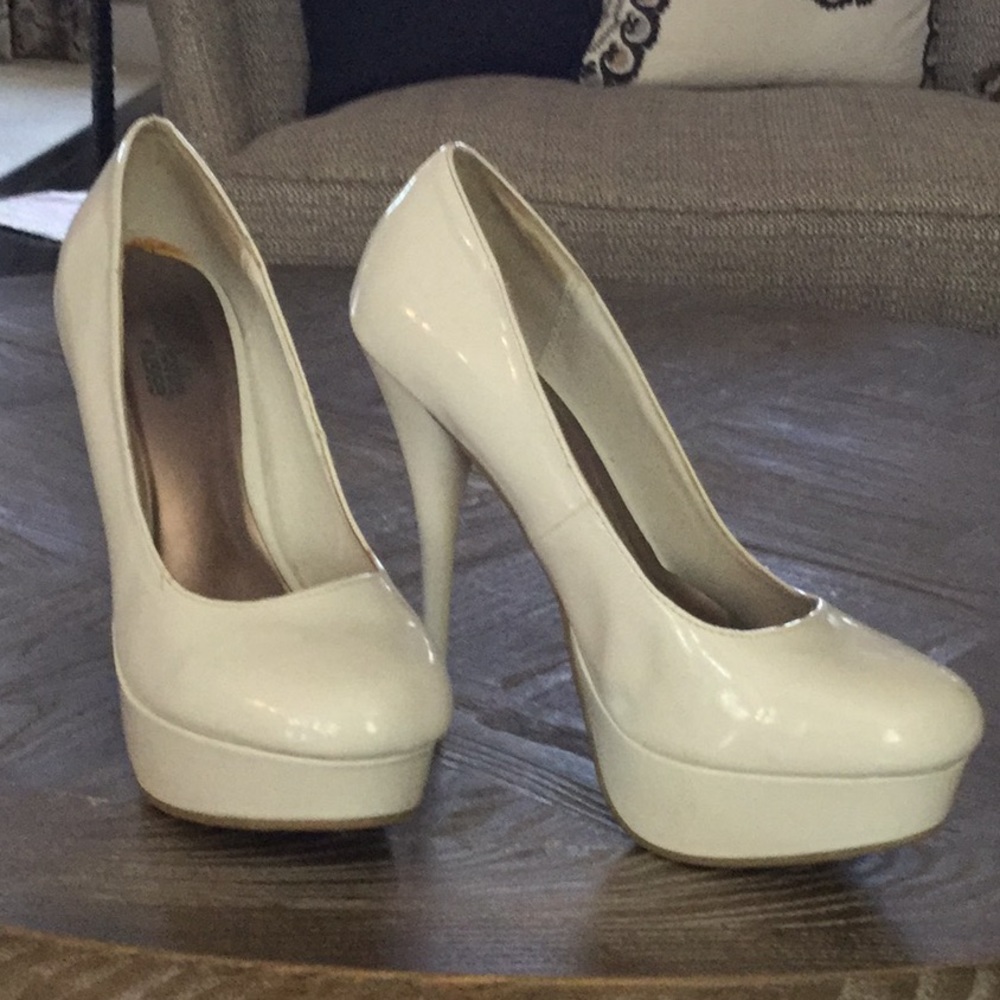 White platform